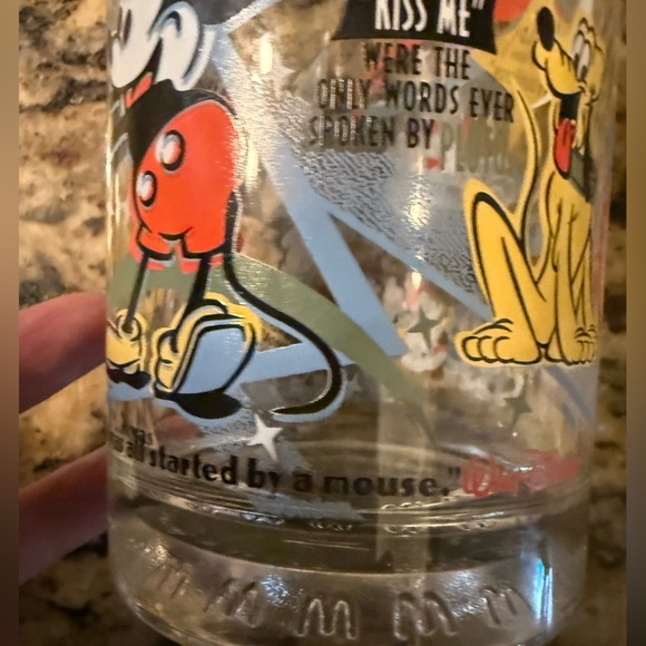 Disney, Coca-Cola and McDonalds Collector Vintage Glasses. Set of 3. - Picture 6 of 6